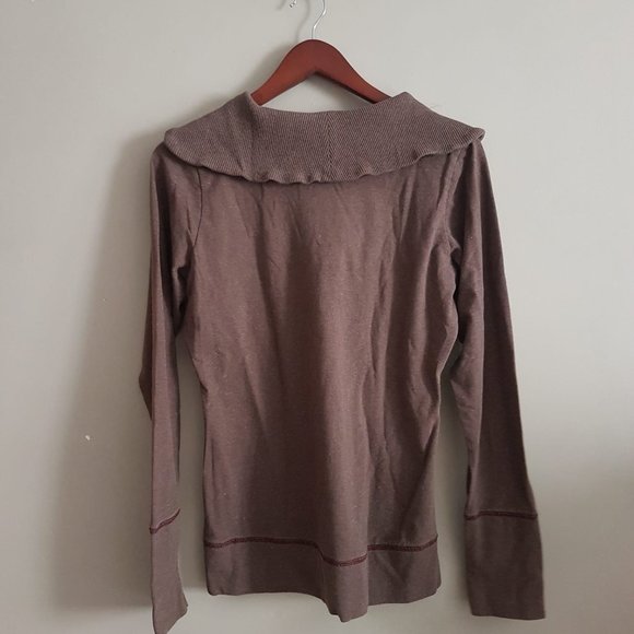 Eco-friendly asymmetrical top - Picture 2 of 4